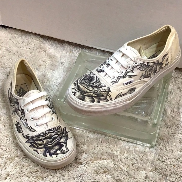 Vans custom black rose design sneakers 7.5 - Picture 2 of 12